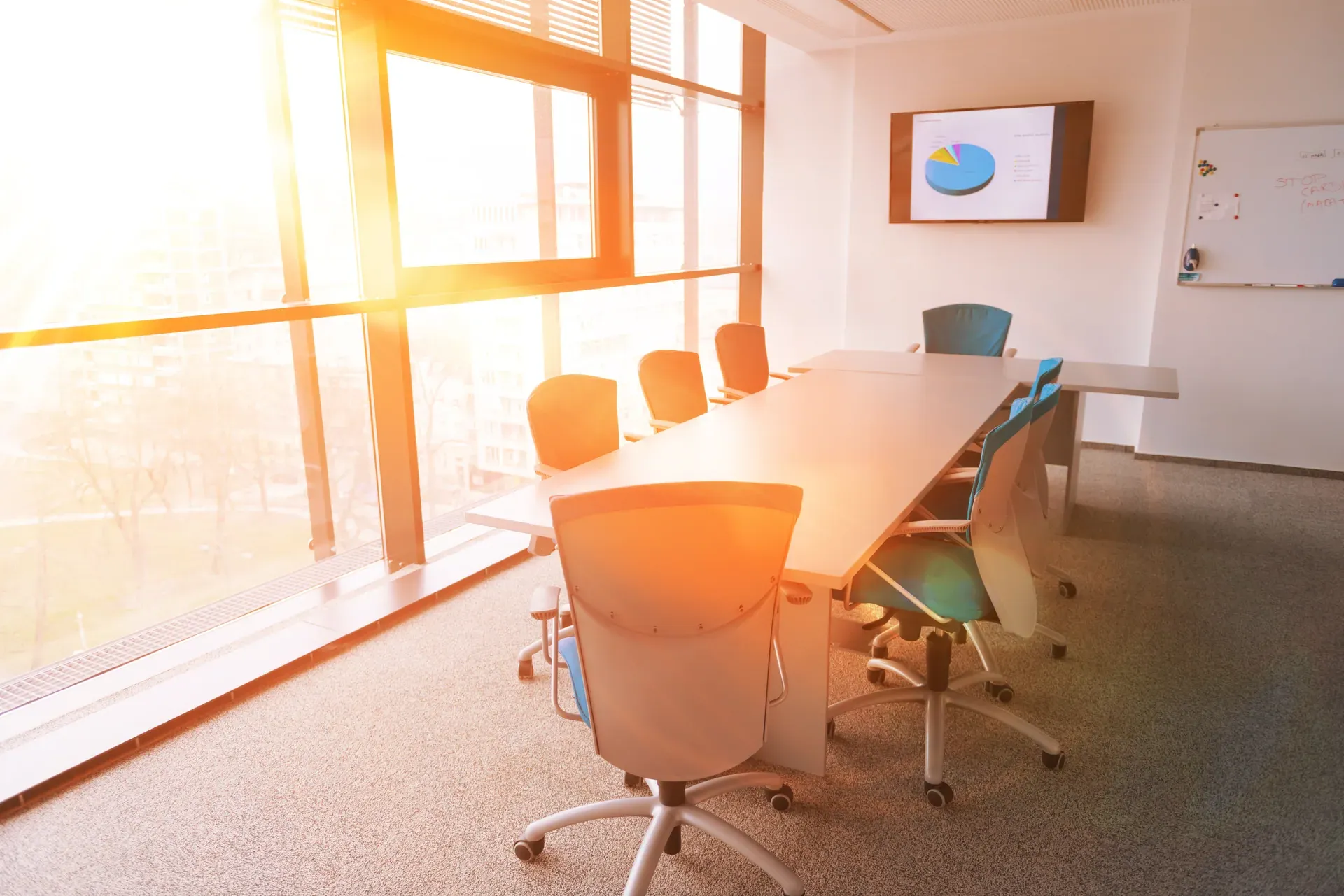 Modernes Büro mit Blick auf die Rhein-Main-Region